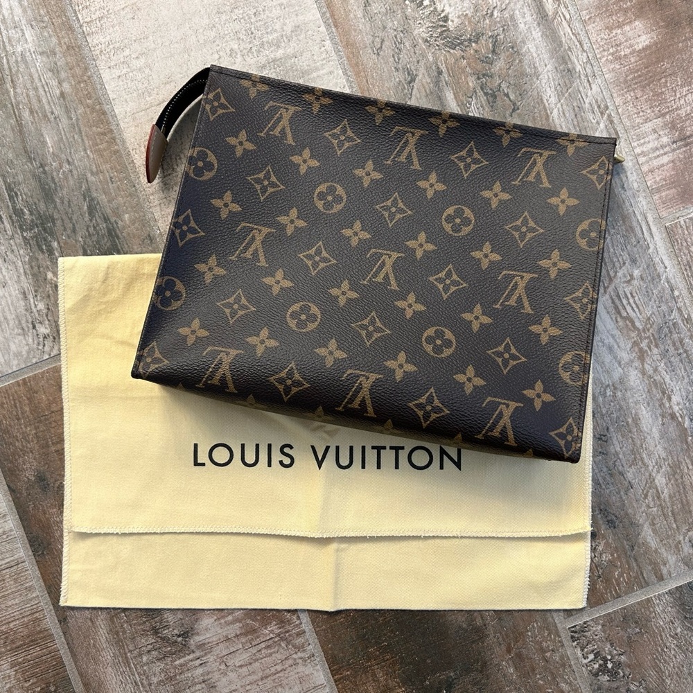 Louis Vuitton Toiletry 26